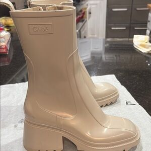 Chloé Cream Chunky Lug-Soled Rain Boots